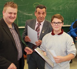 Benni Fehlberg (re. Schlagwerk) mit "Erfolg" bestanden